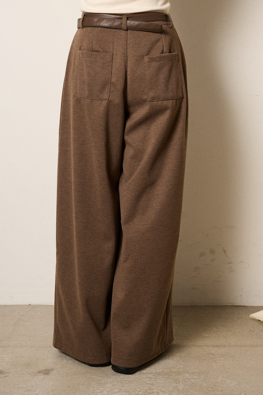 細ベルト付き起毛タックワイドパンツ