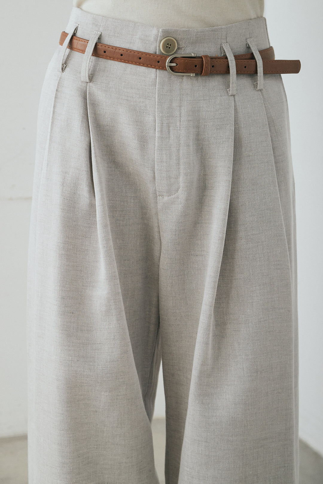 リネンタッチ細ベルト付きワイドパンツ