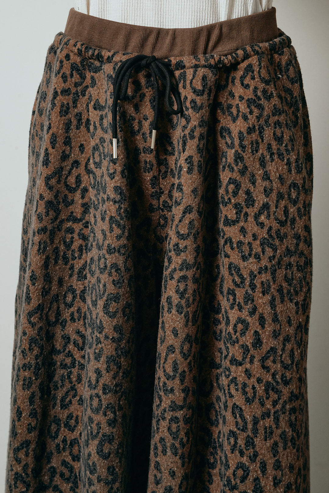 [SET]襟付きVネックニットトップス+リラックスレオパード柄ワイドパンツ(2set)