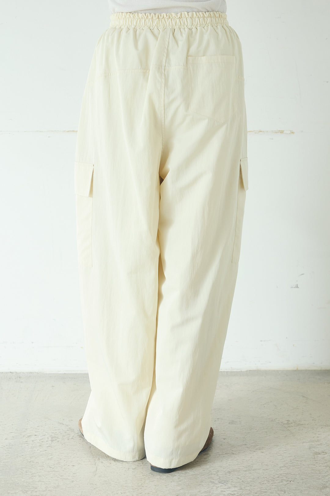 [SET]スポンディッシュBIGボタンクルーネックカーディガン+撥水ジョガーパンツ+ブロード切り替えぺプラムタンク(3set)