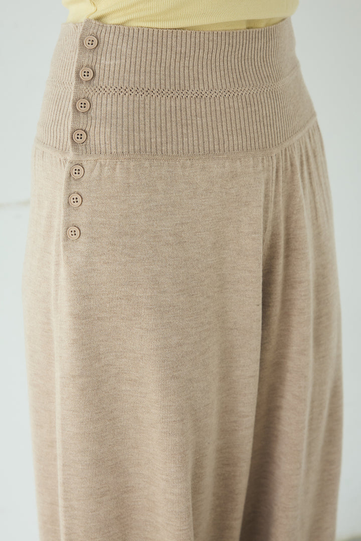 裾絞りリブニットパンツ