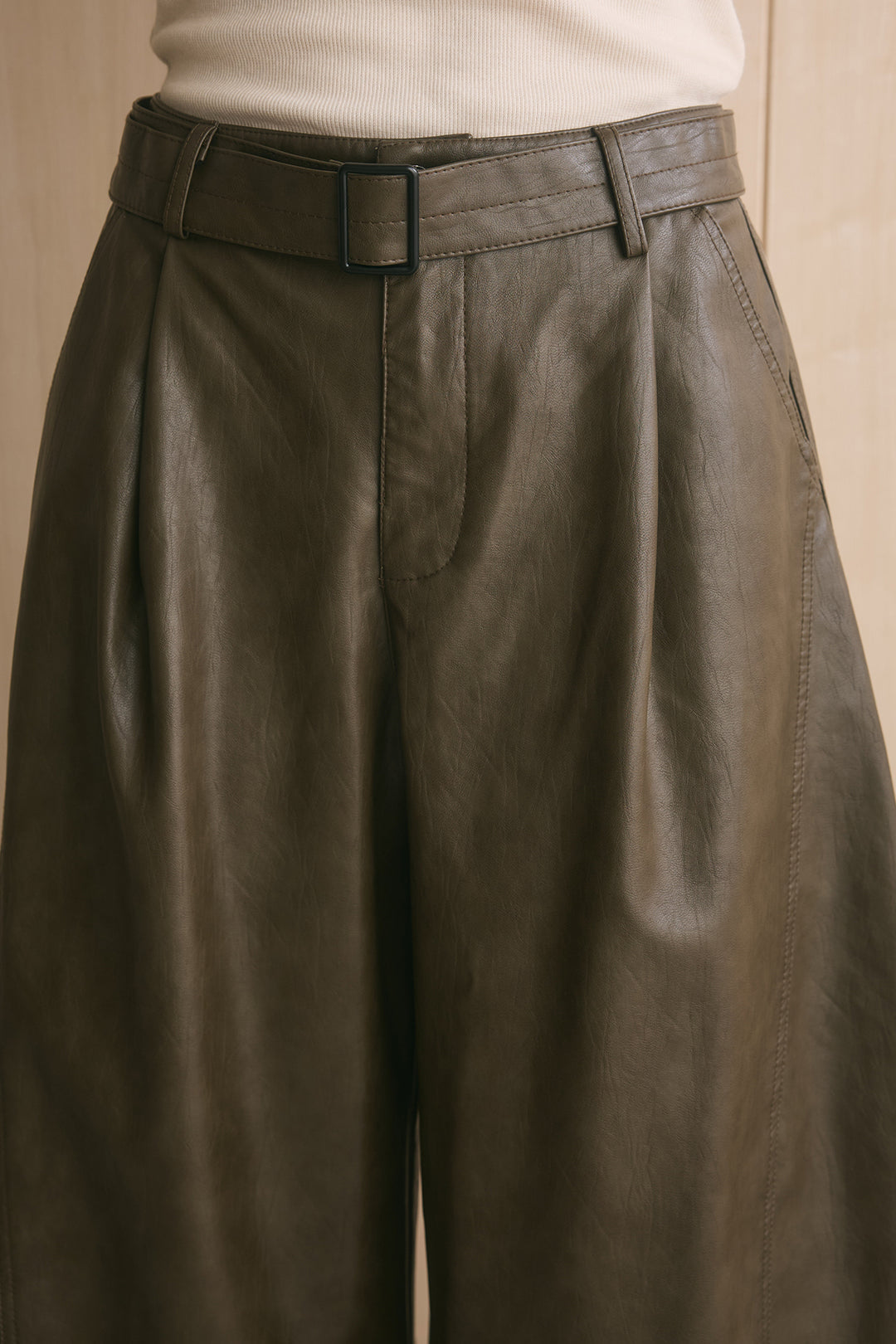 [SET]Vネックオンブレチェックシャツ+ベルト付きレザーライクタックハーフパンツ(2set)