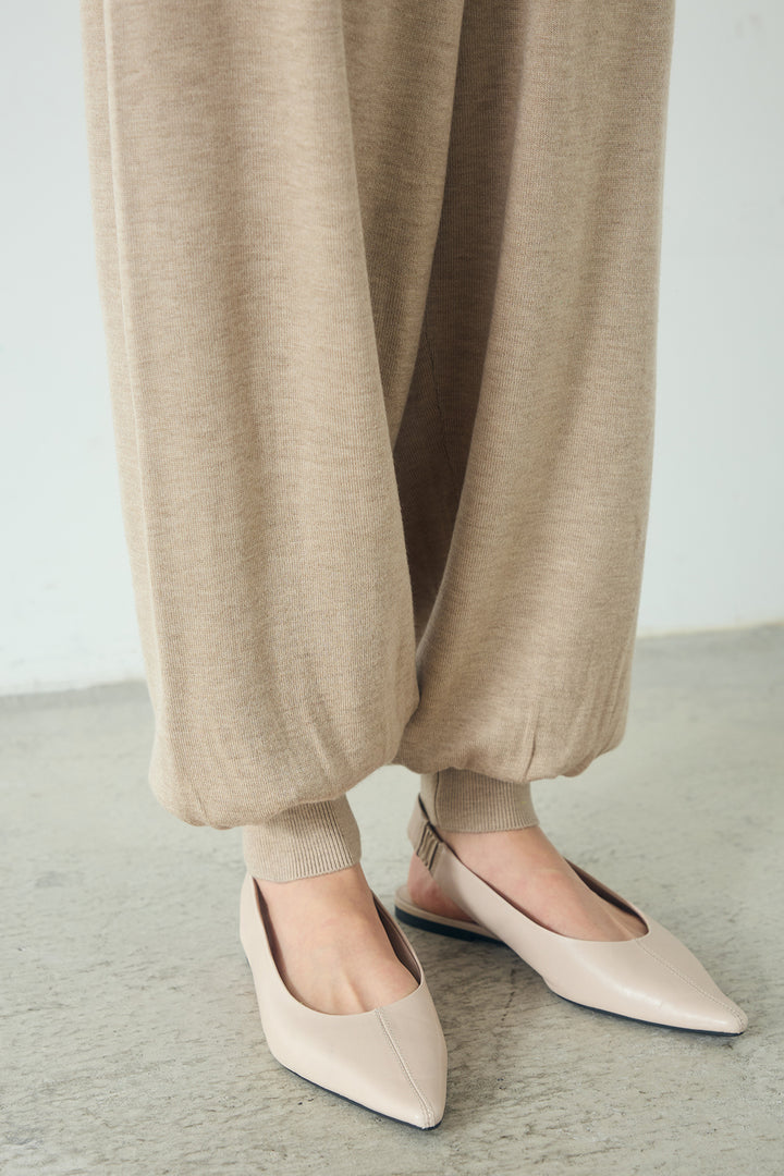 裾絞りリブニットパンツ