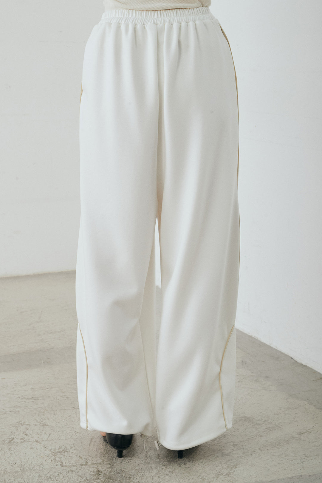 ライトダンボールウェーブラインドレープパンツ