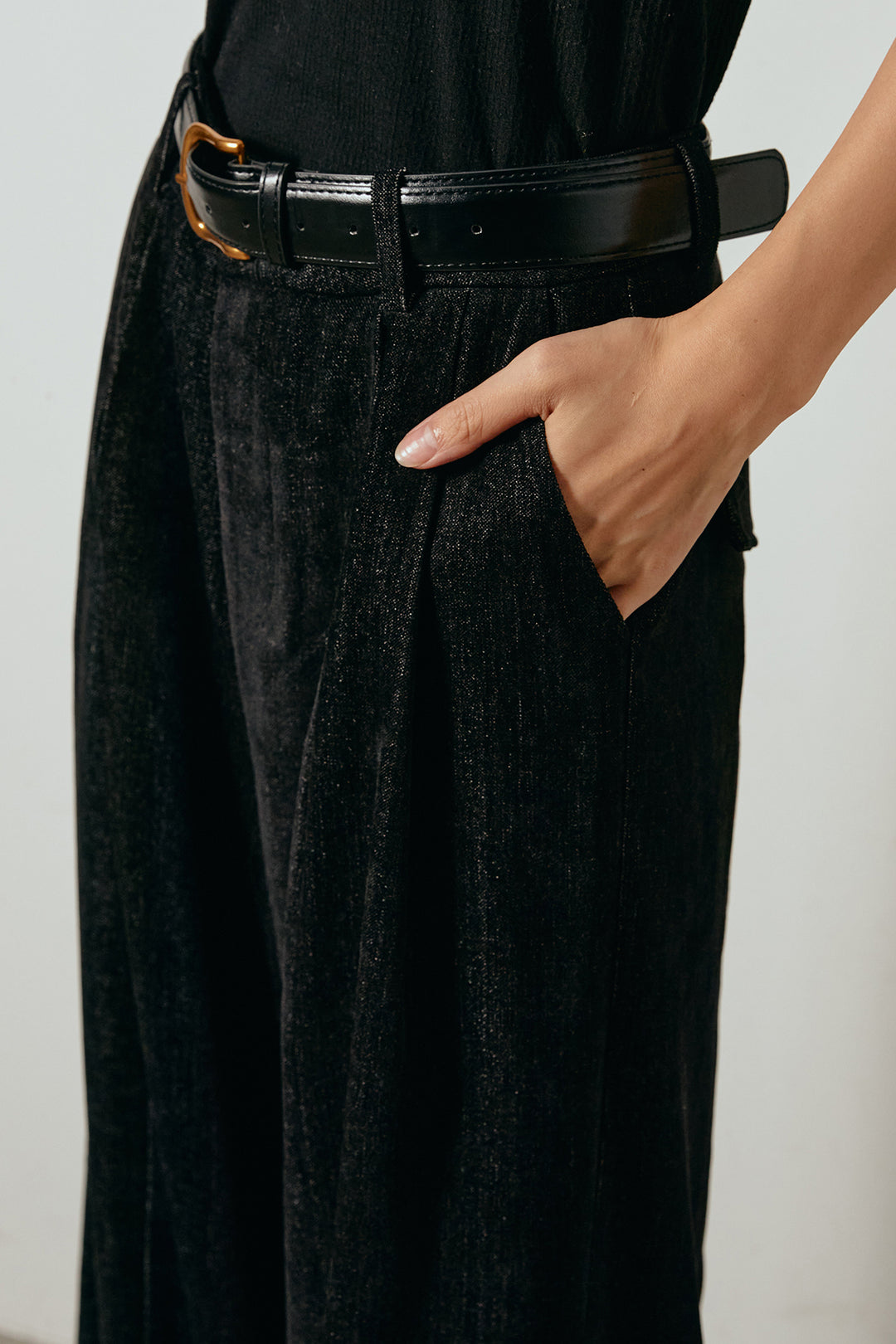 フェイクレザーベルト付きスウェードライクワイドパンツ