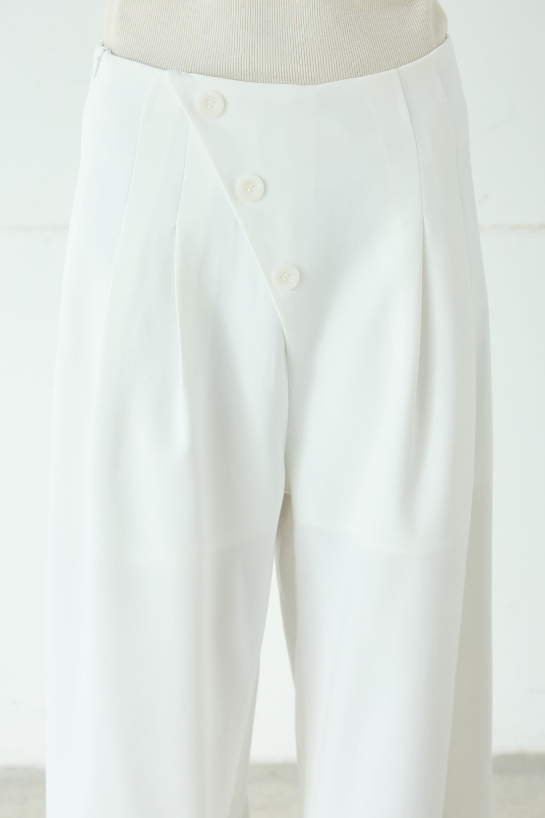 [SET]クリアダンボールプルオーバー+斜めボタンタック入りスラックス+フロントロゴビッグプルオーバー(3set)