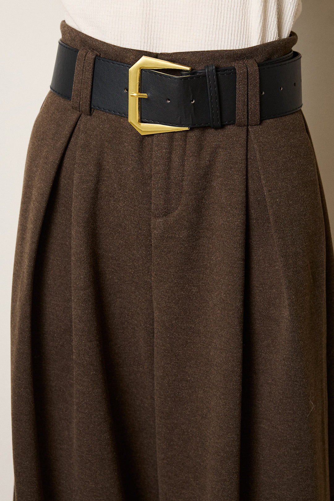 ゴールドバックル太ベルト付きワイドパンツ