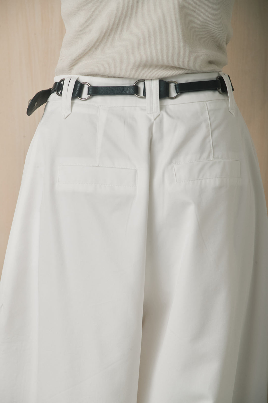[SET]ネイチャー柄レースノースリブラウス+サークルバックルベルト付きタックワイドパンツ(2set)