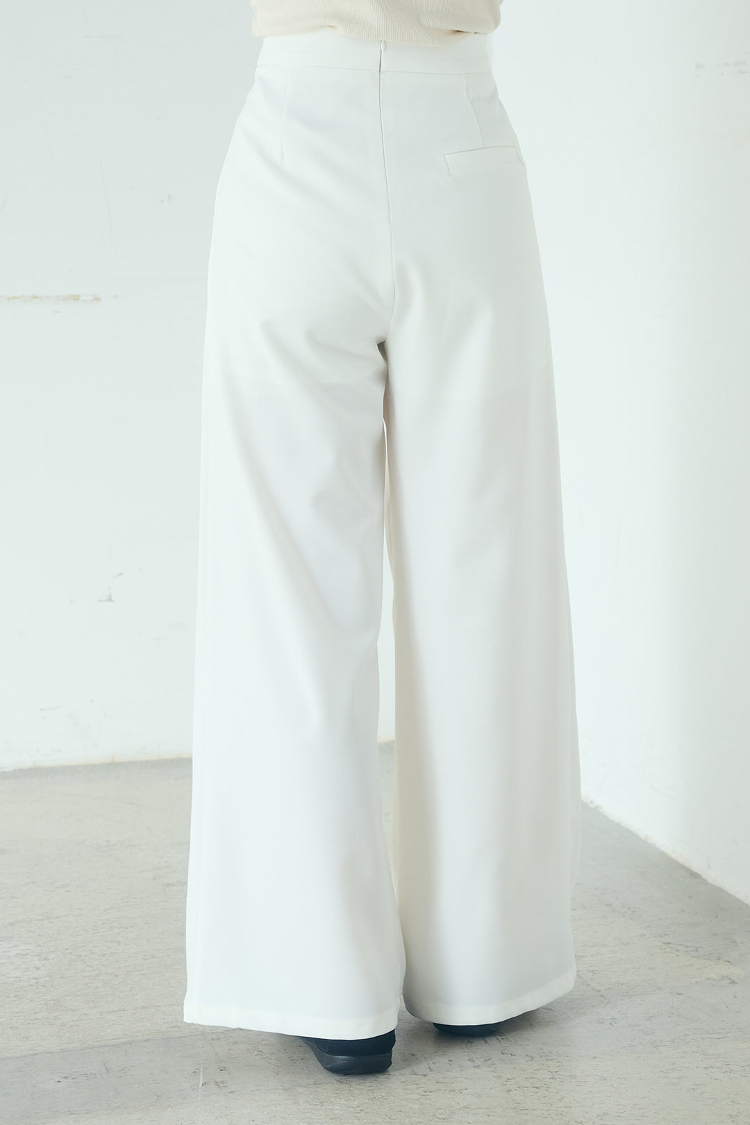 [SET]ネックギャザーフリルスウェット+サイドベルトタック入りスラックス(2set)