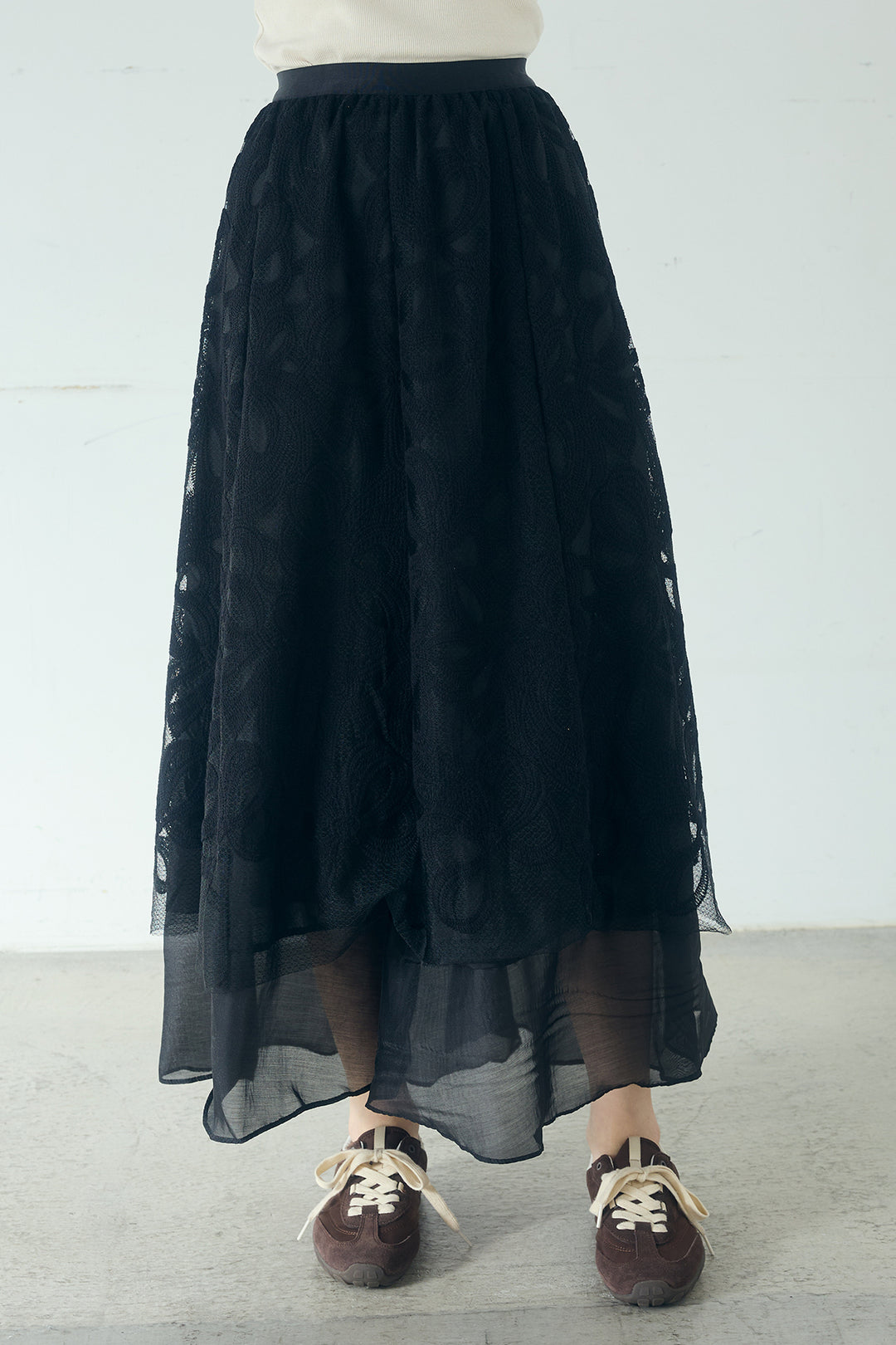 ニュアンス柄刺繍スカート