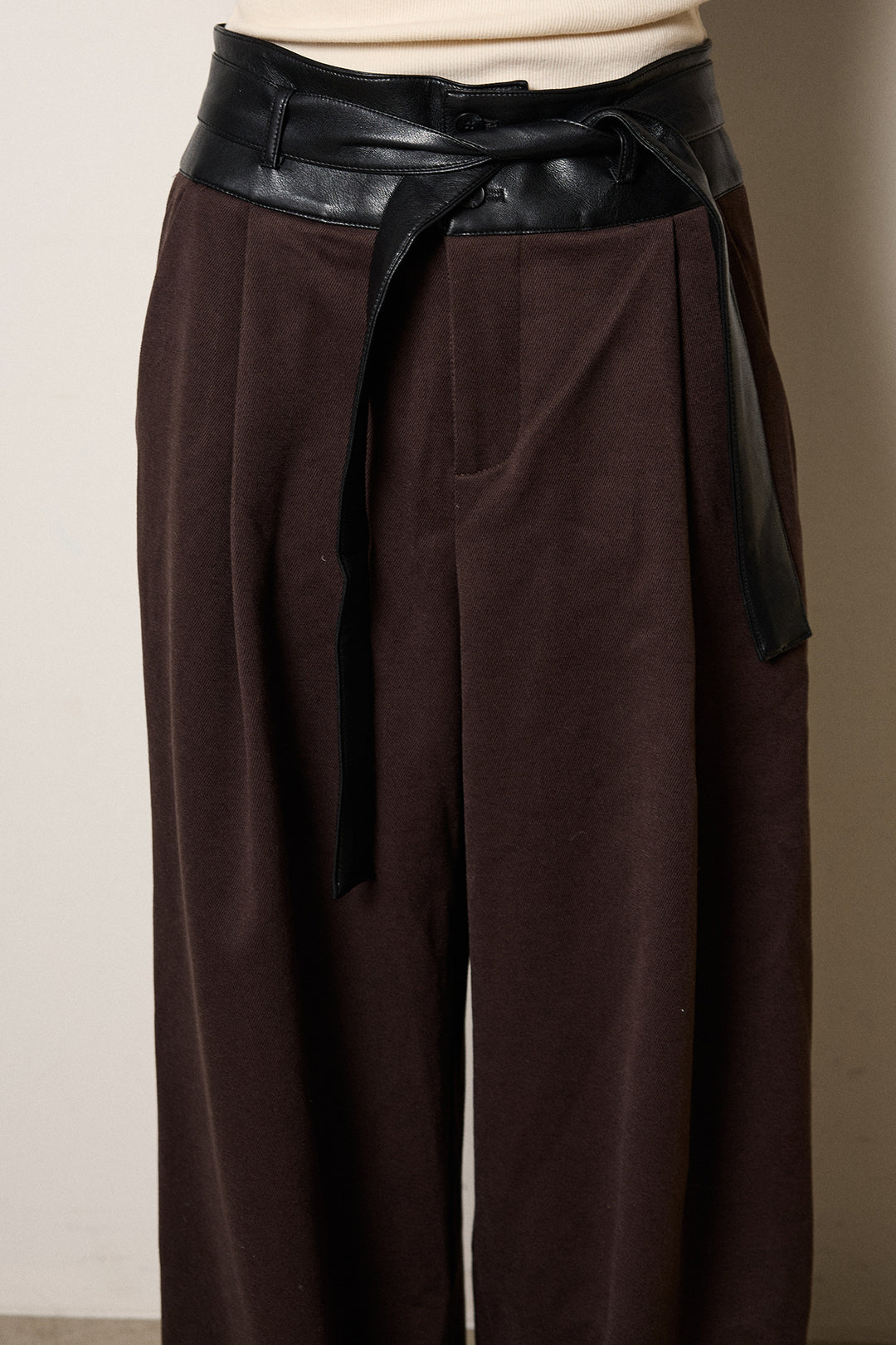 [SET]ロゴシャギーニットプルオーバー+巻ベルトウエストレザーライクワイドパンツ(2set)