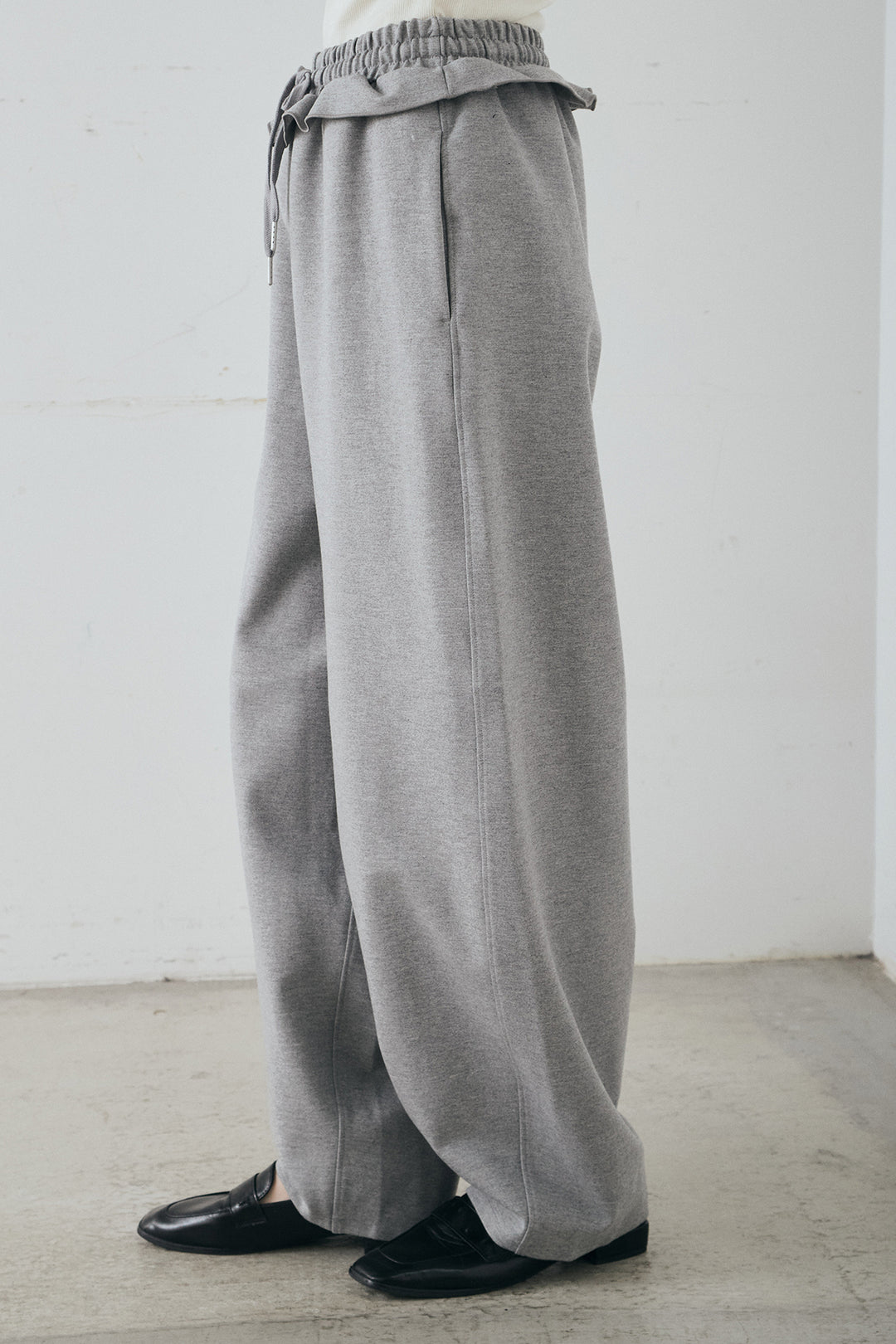 カットダンボールウエストフリルカーブパンツ