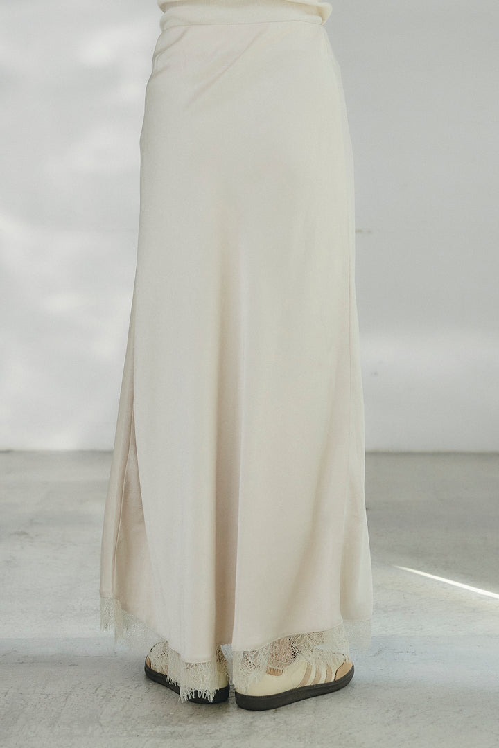 バイアスナローサテンスカート