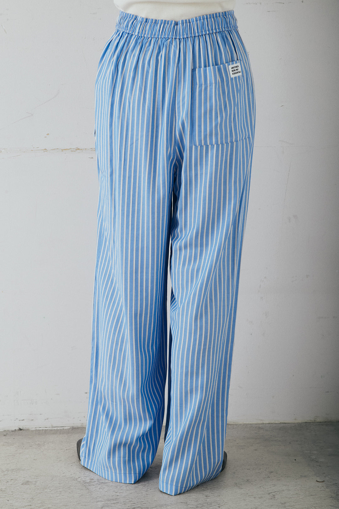 [SET]裾巻きツイストデザインシャツ+レーヨンストライプイージーワイドパンツ(2set)