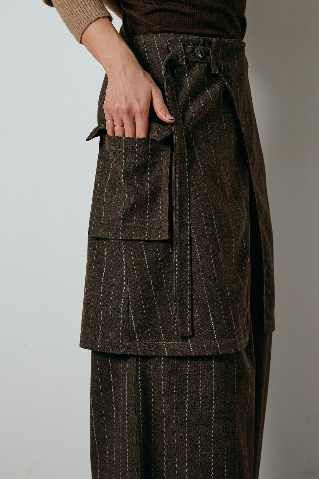 [SET]襟付きレイヤードニットトップス+細ストライプレイヤードデザインパンツ(2set)