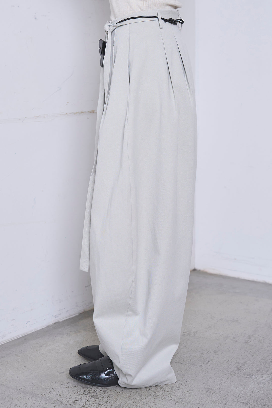 [SET]フリルボタンブラウス+紐ベルト付きカーブワイドパンツ(2set)