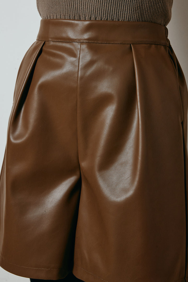 ストレッチエコレザーバミューダパンツ