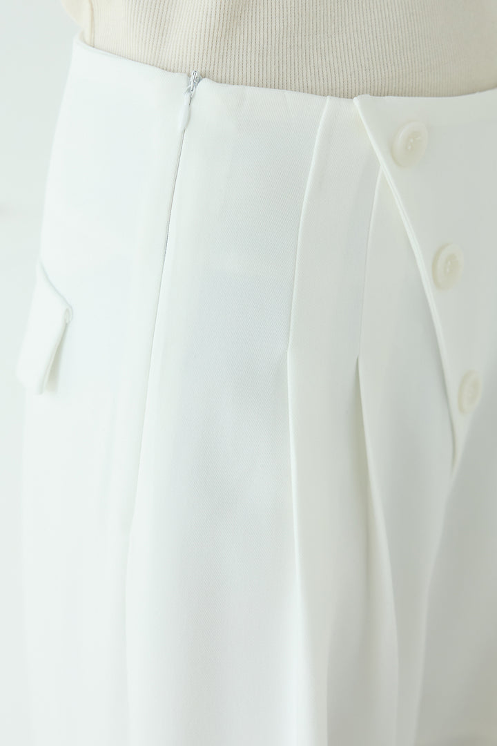 斜めボタンタック入りスラックス