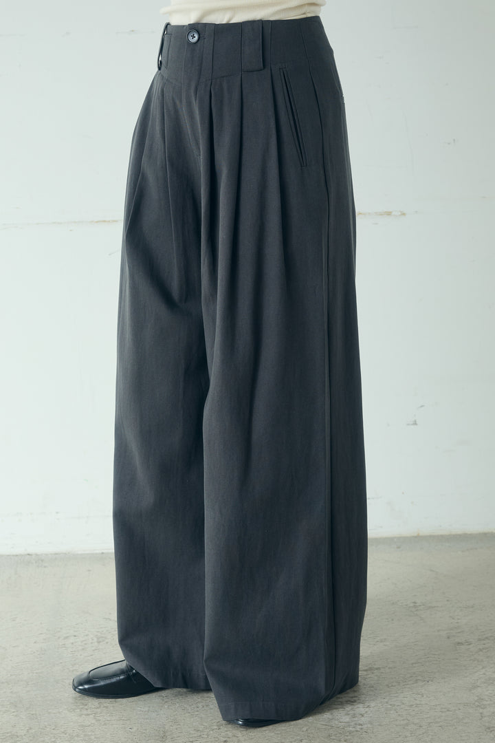 サイド調整ベルトタックパンツ