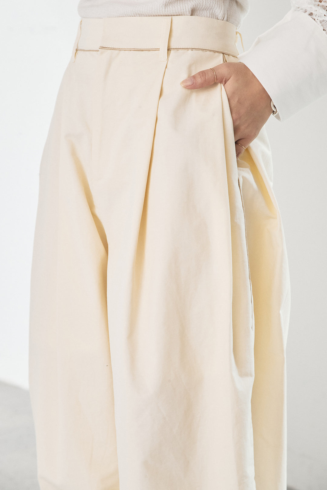 [SET]ナイロントレンチコート+合繊ツイルパイピングタックカーブパンツ+刺繍レースオーバーサイズシャツ(3set)