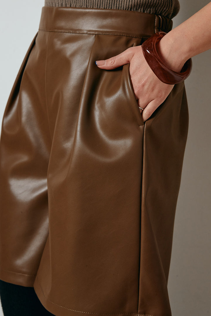 ストレッチエコレザーバミューダパンツ