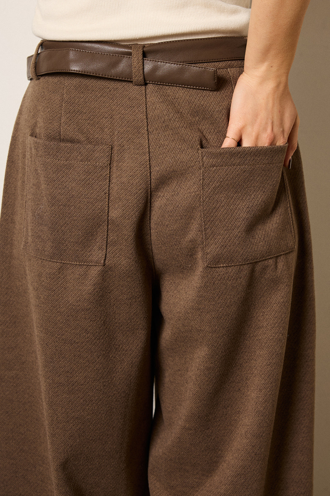 [SET]シャギーウェーブ柄クルーネックニットトップス+細ベルト付き起毛タックワイドパンツ(2set)