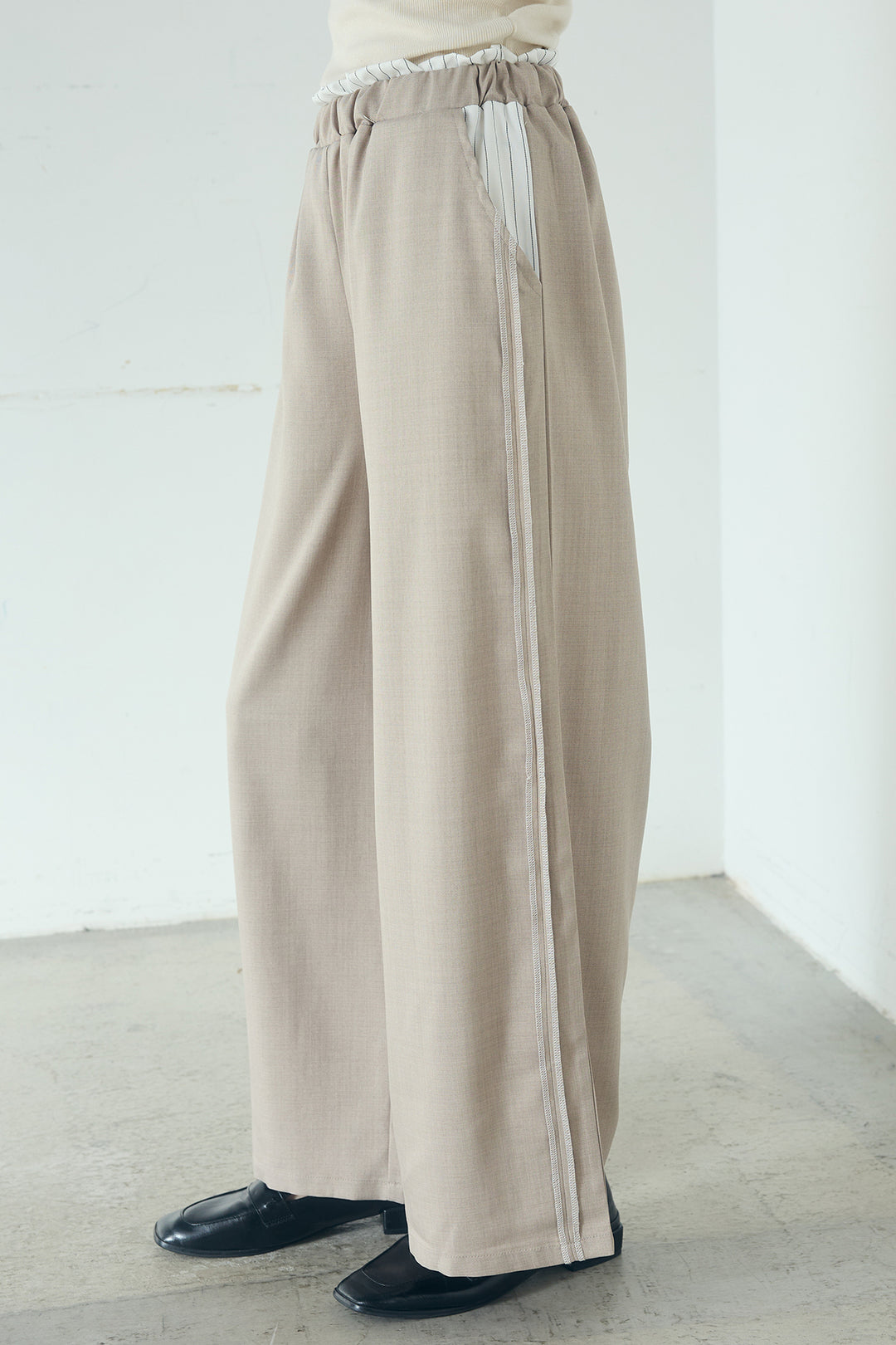 トラックイージーパンツ