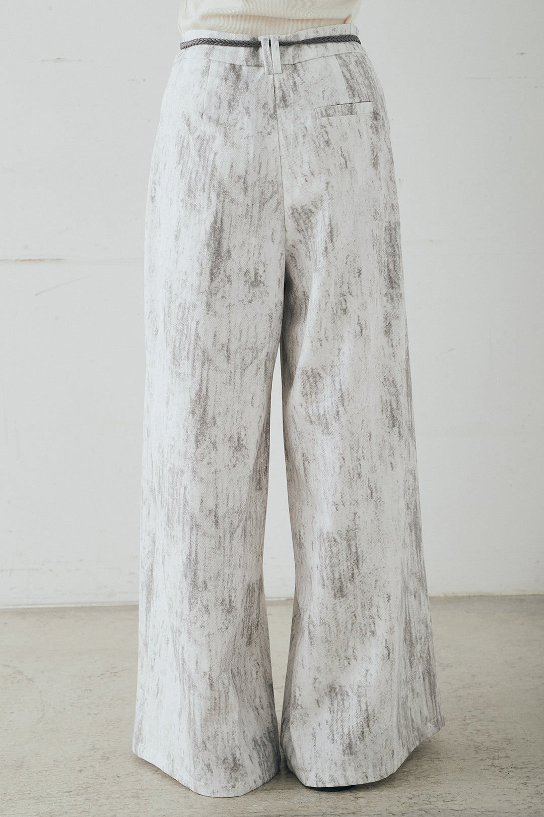 紐ベルト付きかすれ柄ワイドスラックス