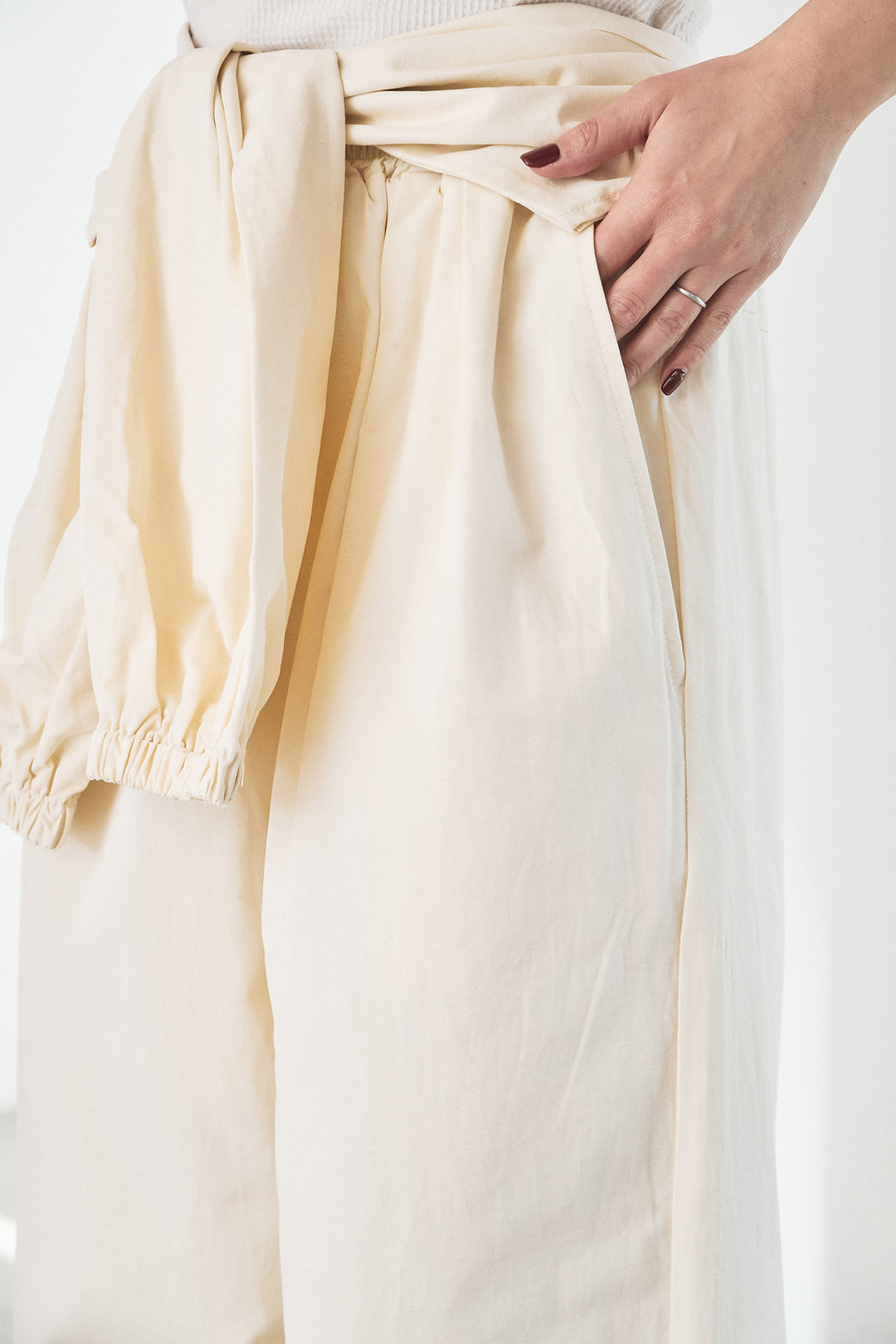 [SET]メッシュフリンジ切り替えプルオーバー+合繊ツイルスタンドウエスト巻きジョガーパンツ(2set)