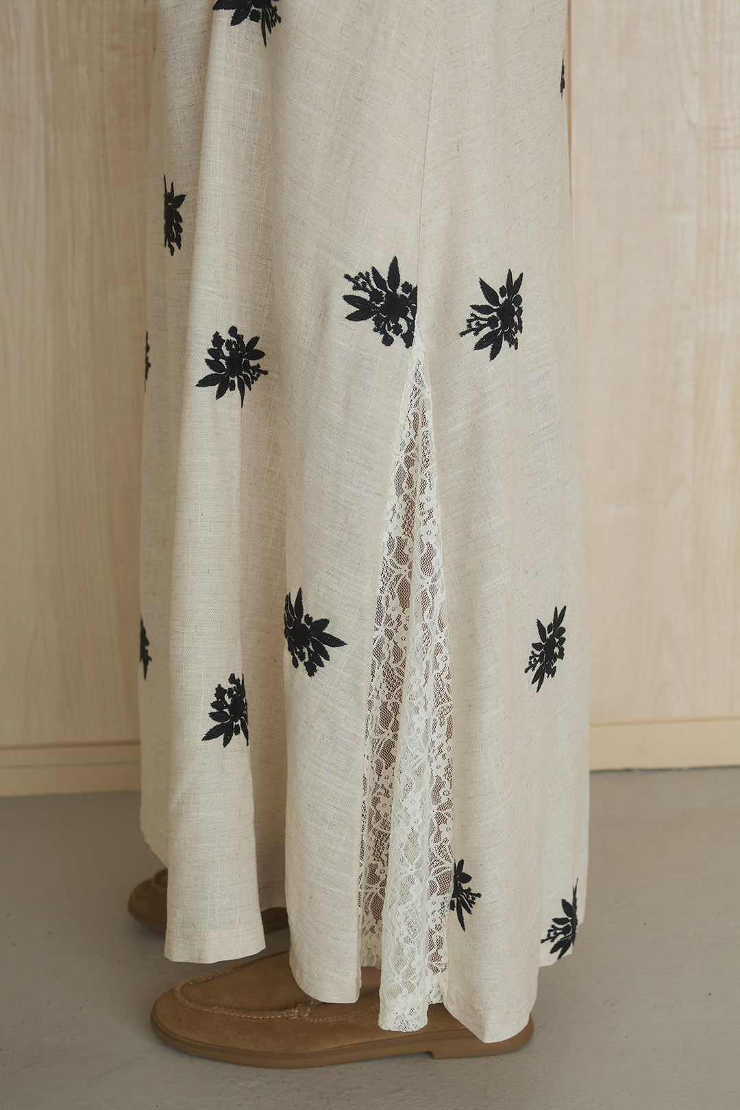 [SET]麻混襟付きトップス+レースコンビフラワー刺繍柄スカート(2set)