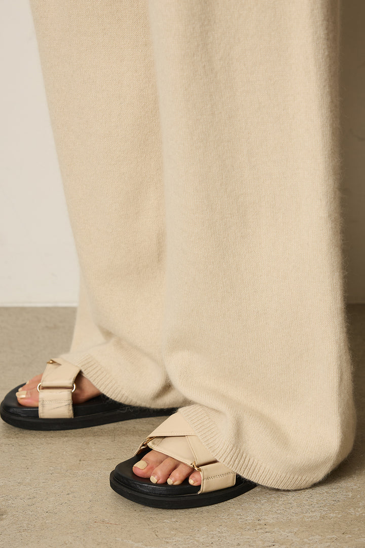 ウエストゴムリラックスニットパンツ