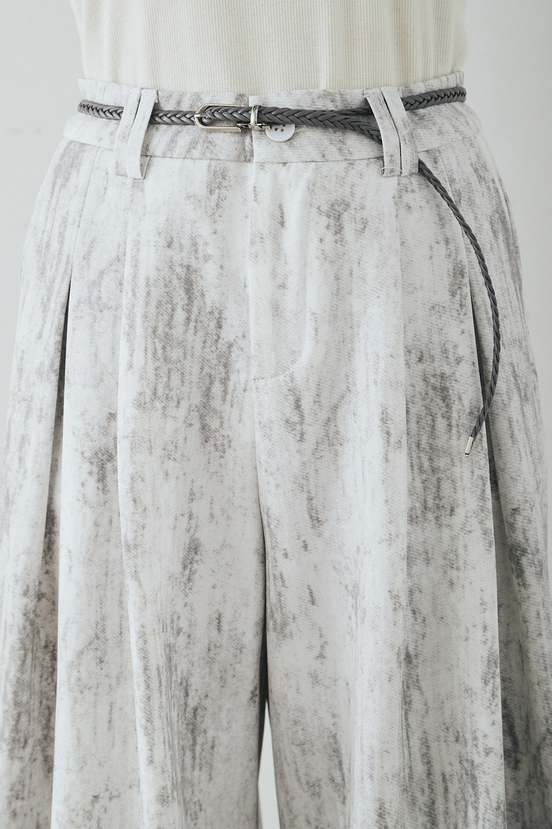 [SET]裾センタードロストロゴプリントワイドTシャツ+紐ベルト付きかすれ柄ワイドスラックス(2set)