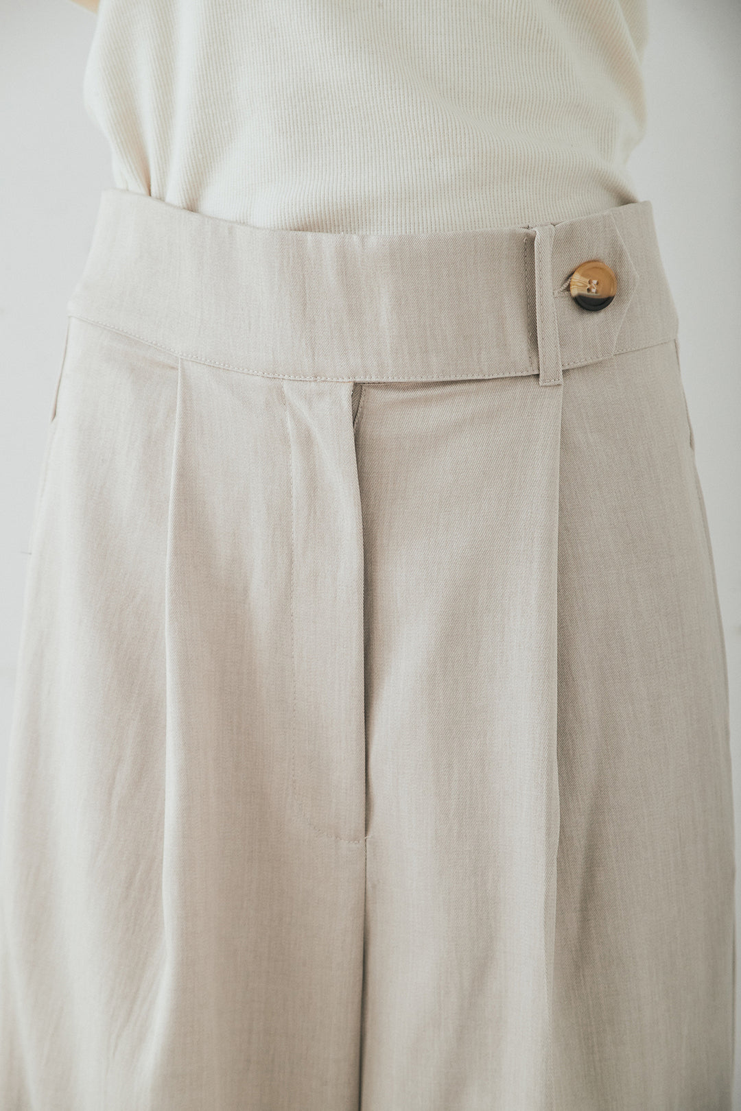 センタープレスセミワイドパンツ