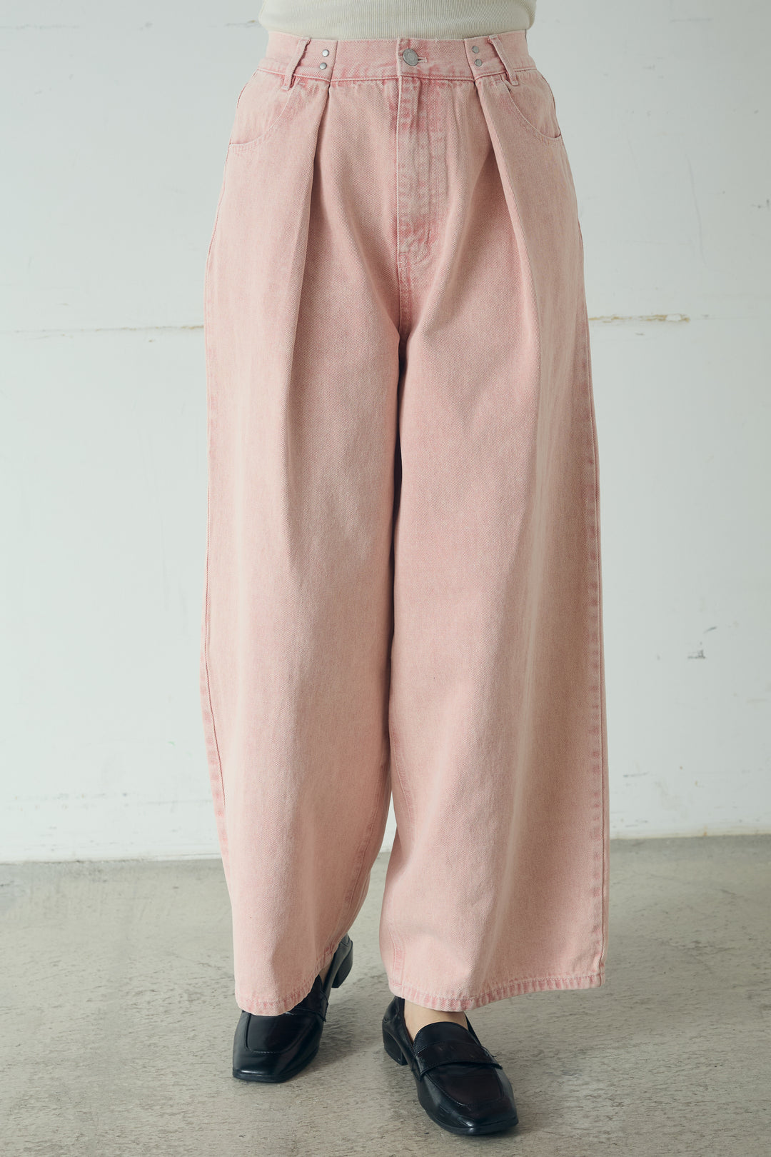 カラーデニムタックカーブパンツ