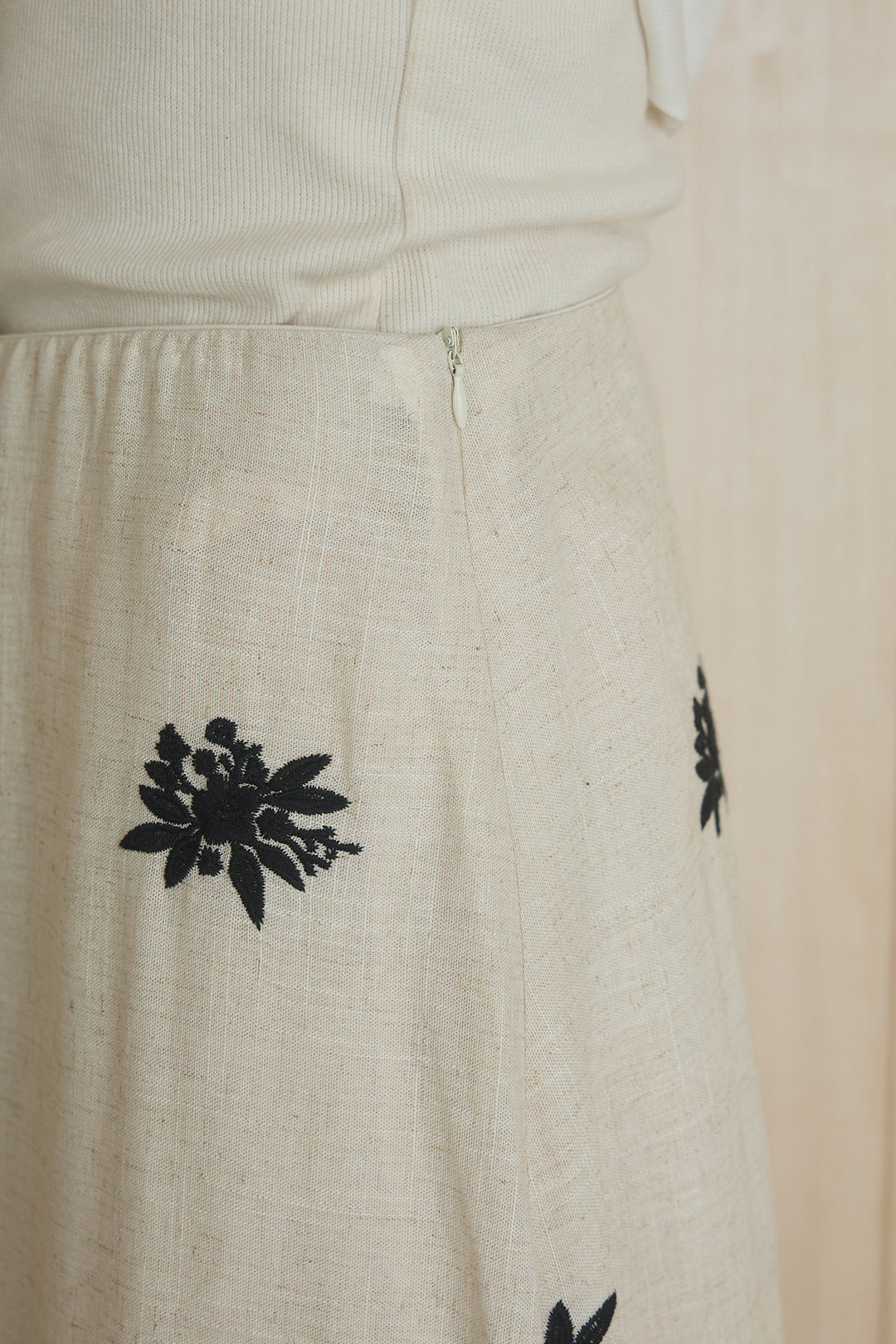 [SET]麻混襟付きトップス+レースコンビフラワー刺繍柄スカート(2set)