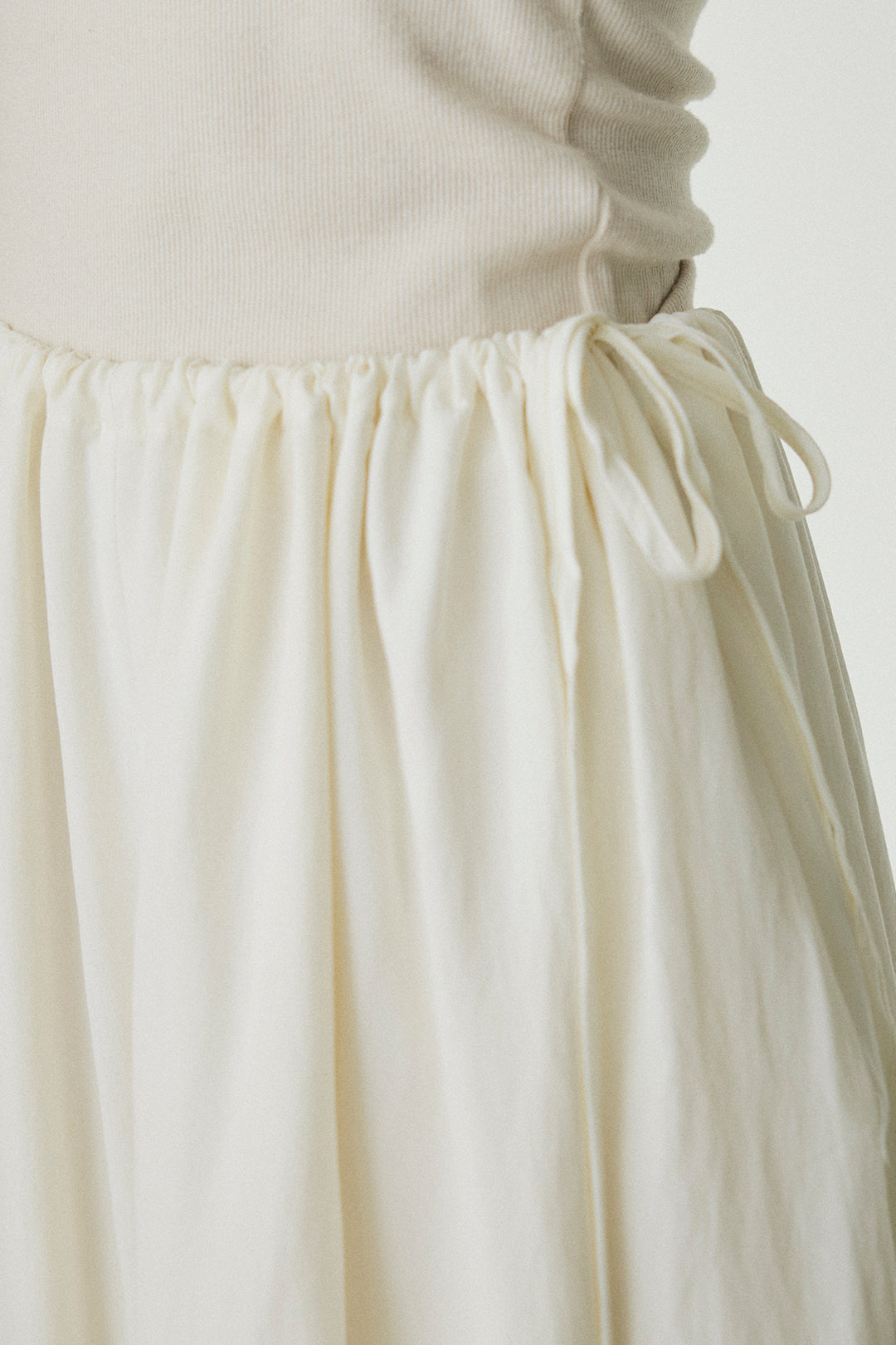 ウエスト絞りワイドパンツ