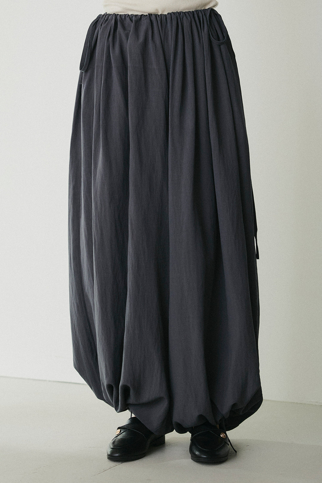 ウエスト絞りワイドパンツ
