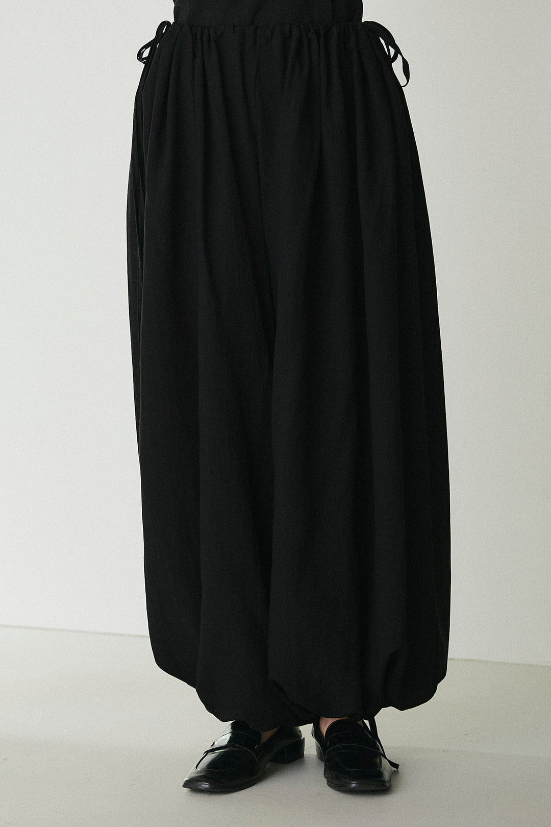 ウエスト絞りワイドパンツ