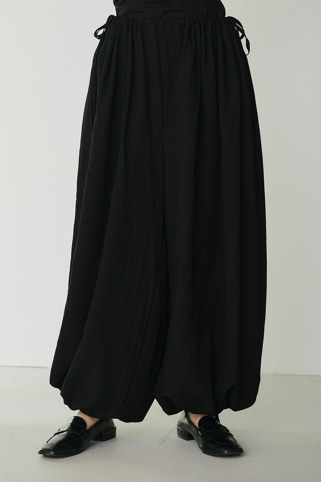 ウエスト絞りワイドパンツ