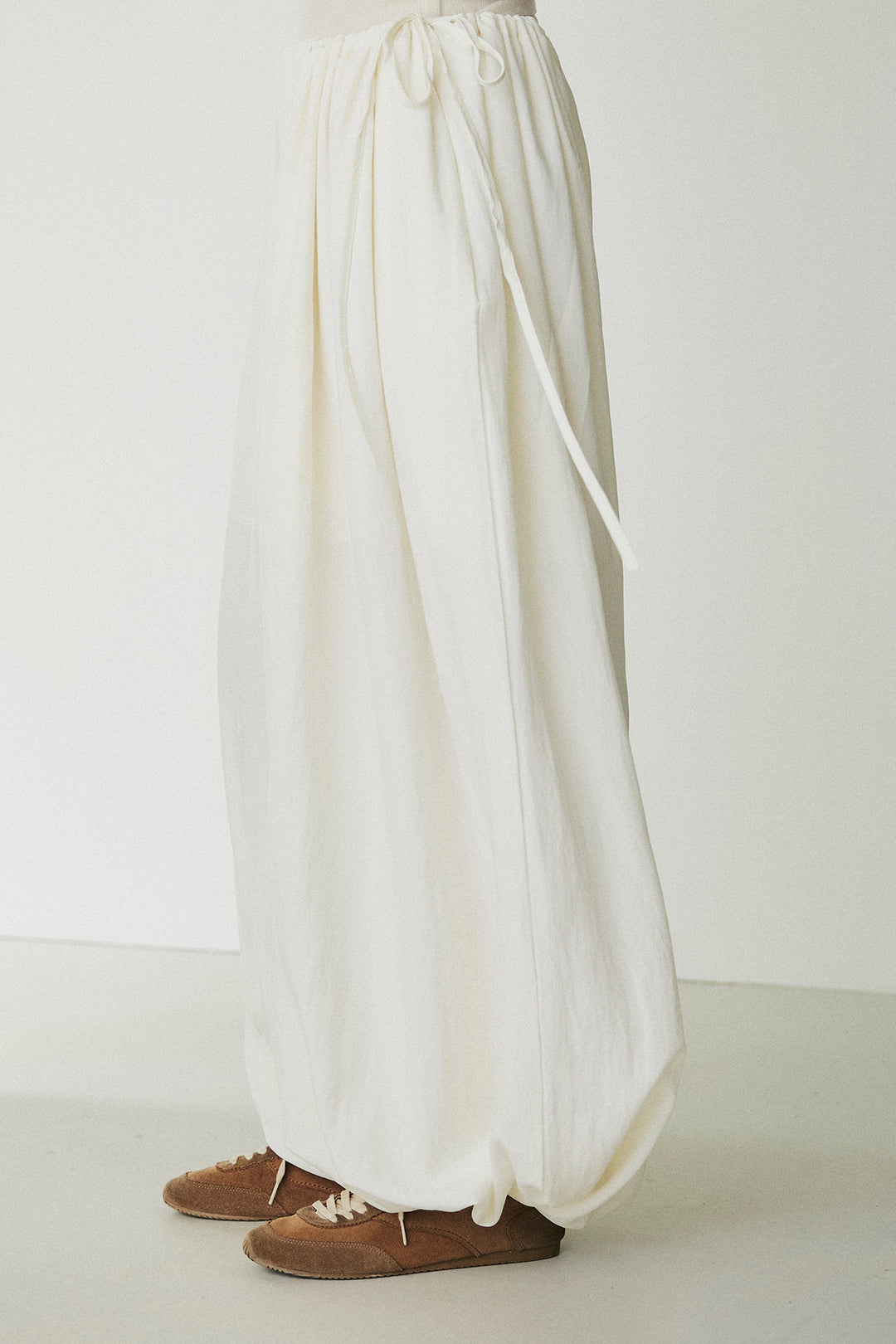 ウエスト絞りワイドパンツ
