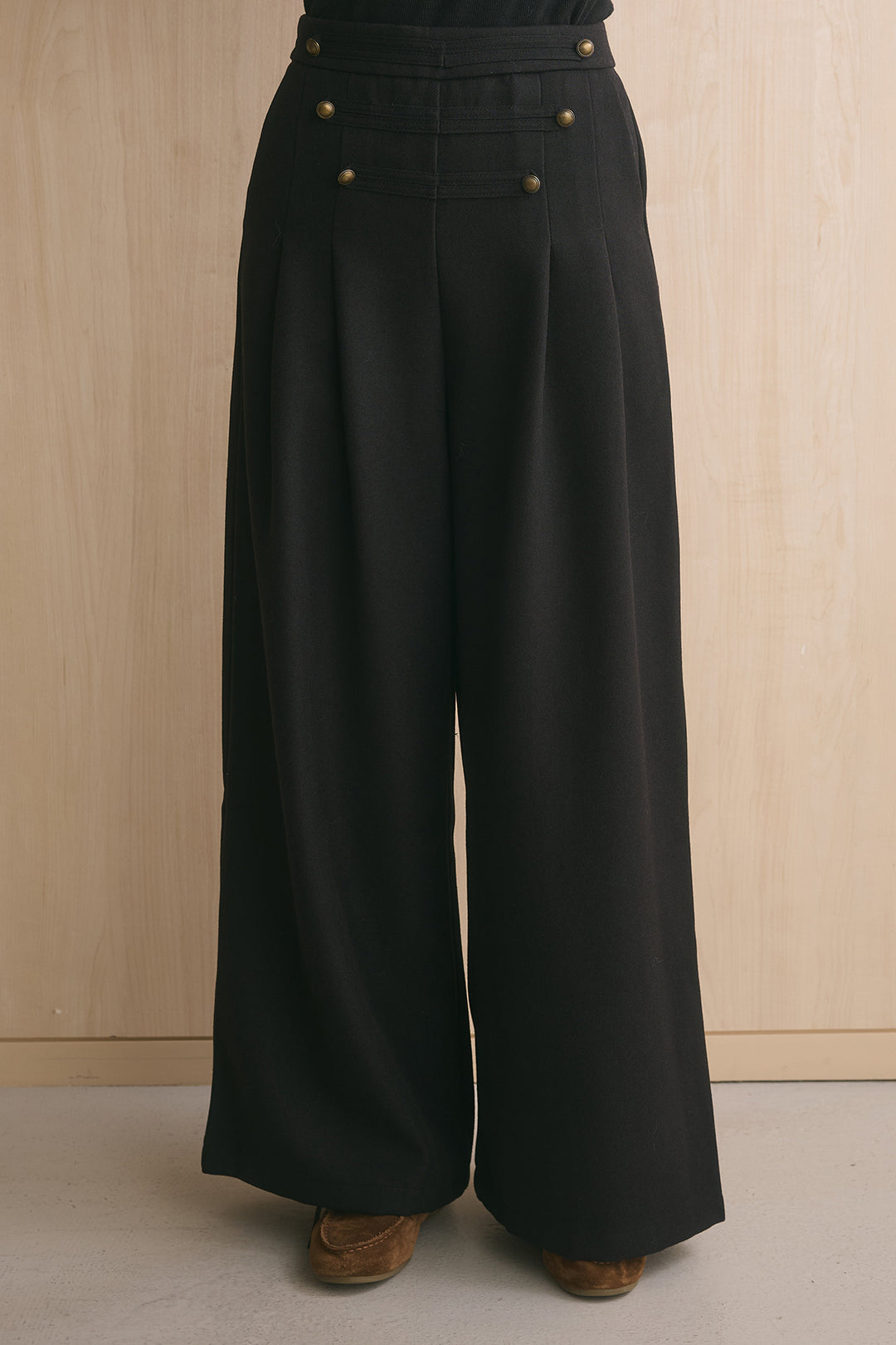 ナポレオンボタンデザインタック入りパンツ