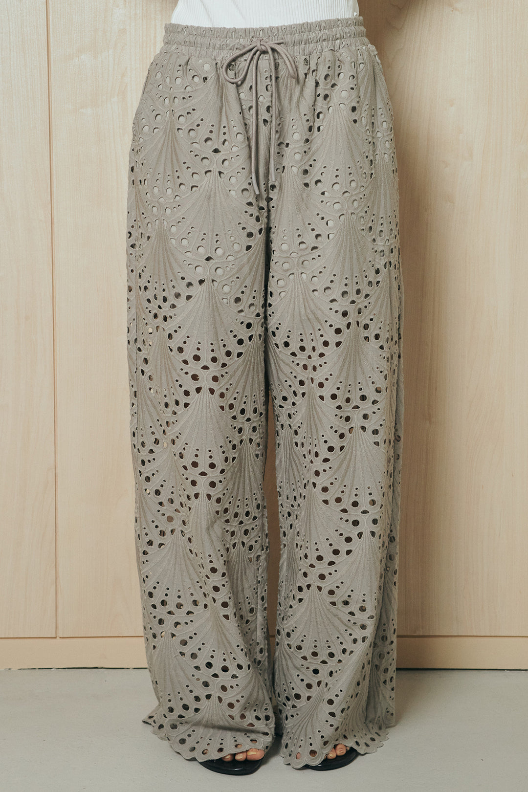 [SET]ショルダー切替スタンドネックジップベスト+レース刺繍リラックスパンツ(2set)