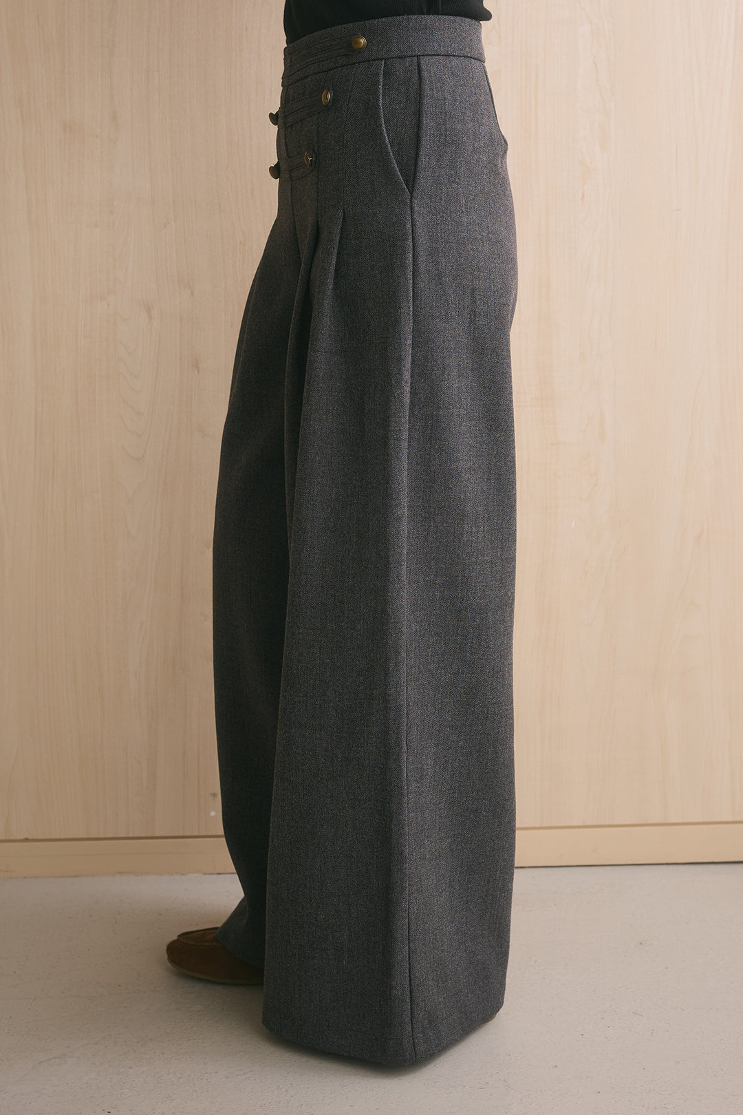 ナポレオンボタンデザインタック入りパンツ