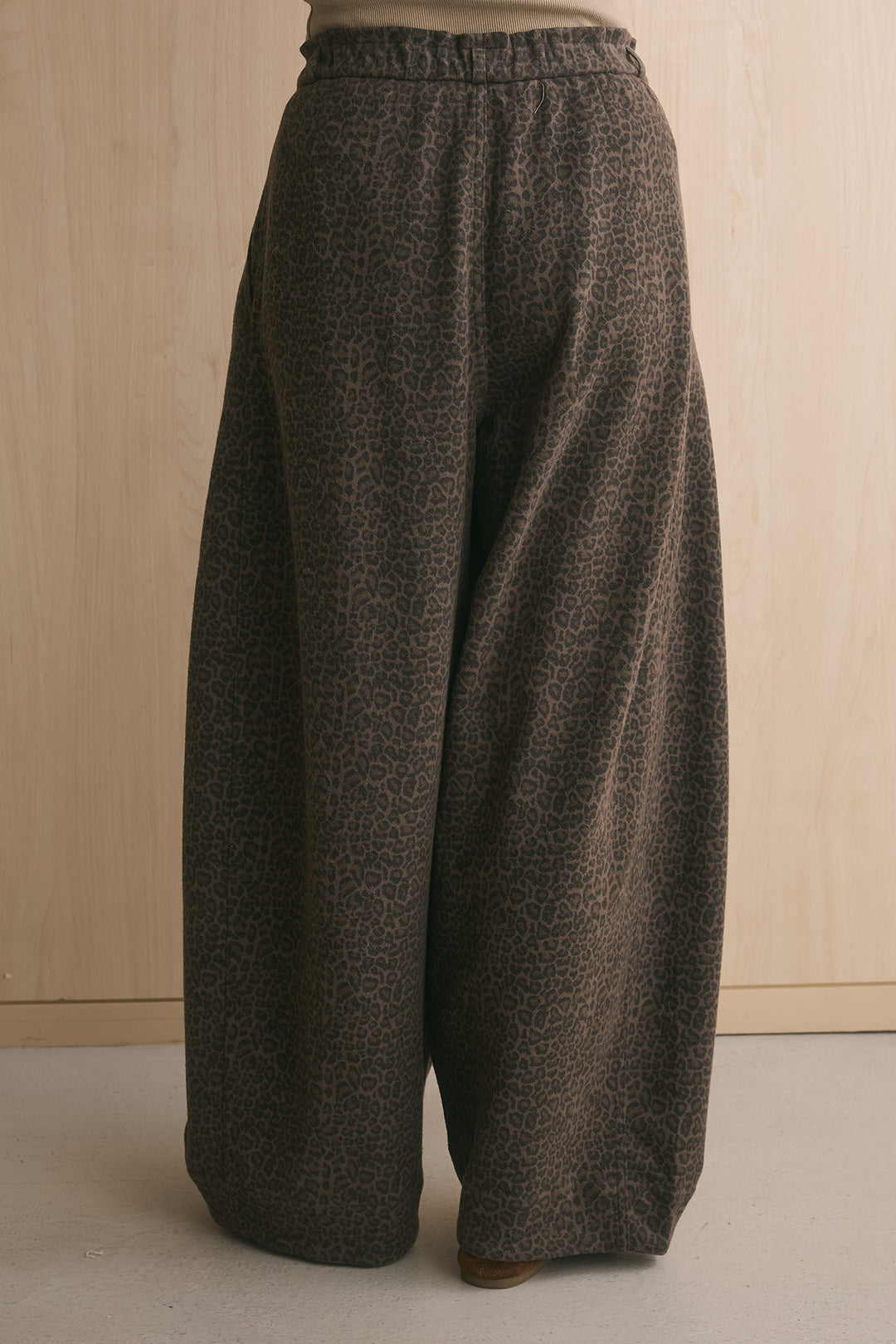 [SET]ランダムロングシャギーVネックニット+起毛レオパード柄カーブワイドパンツ(2set)