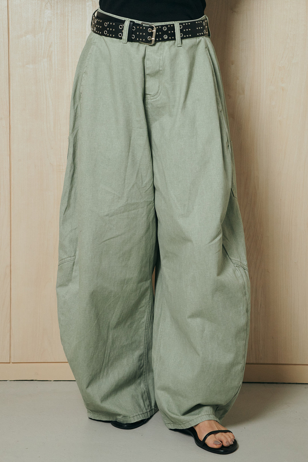 [SET]麻混リラックスニットトップス+ベルト付きカラーデニムパンツ(2set)