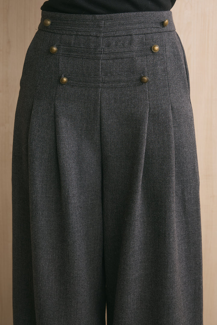 ナポレオンボタンデザインタック入りパンツ