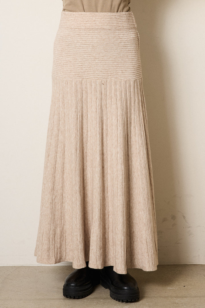編み地切り替えフレアニットスカート