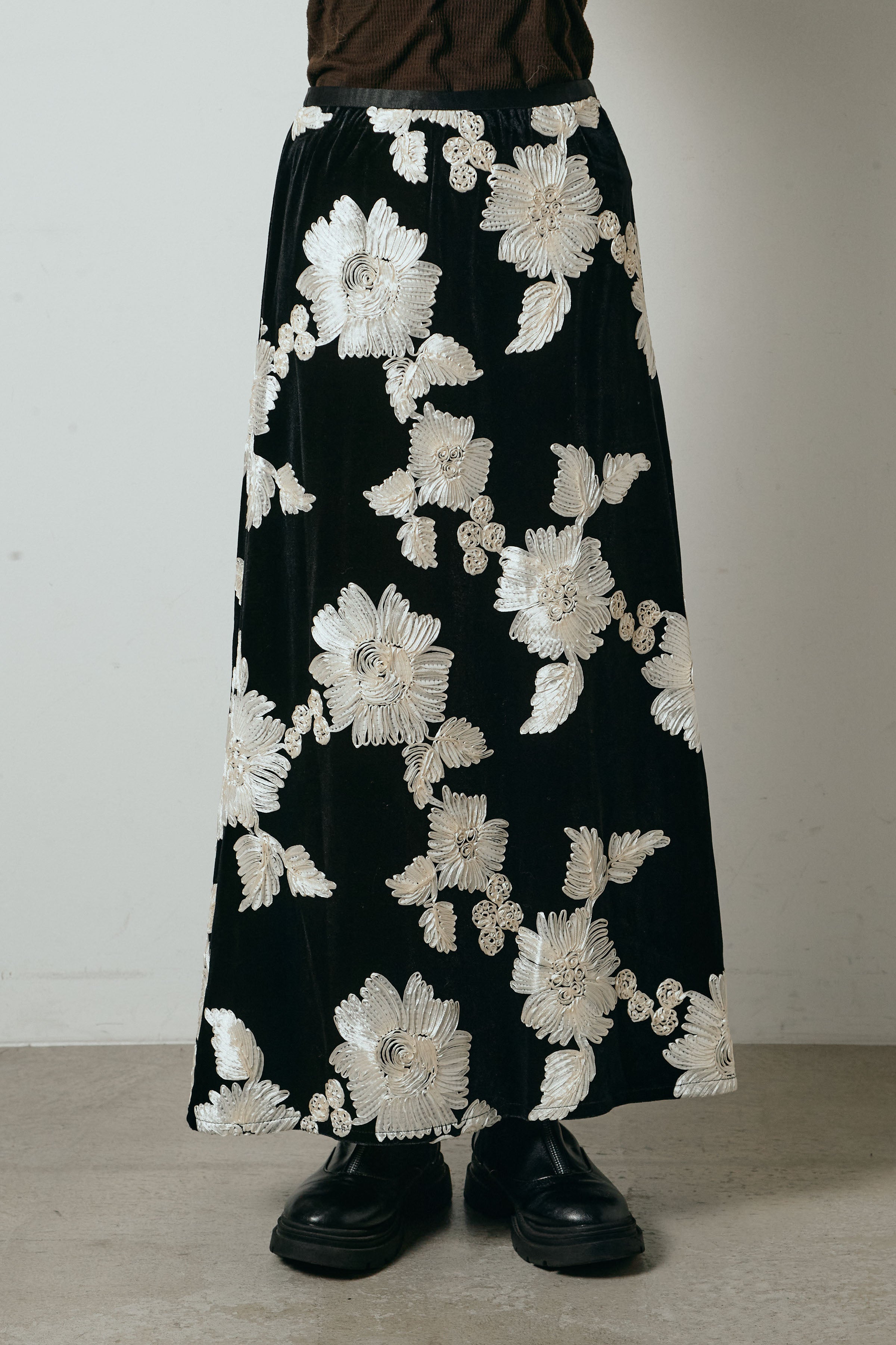 フラワー刺繍ワイドスカート – ESICA