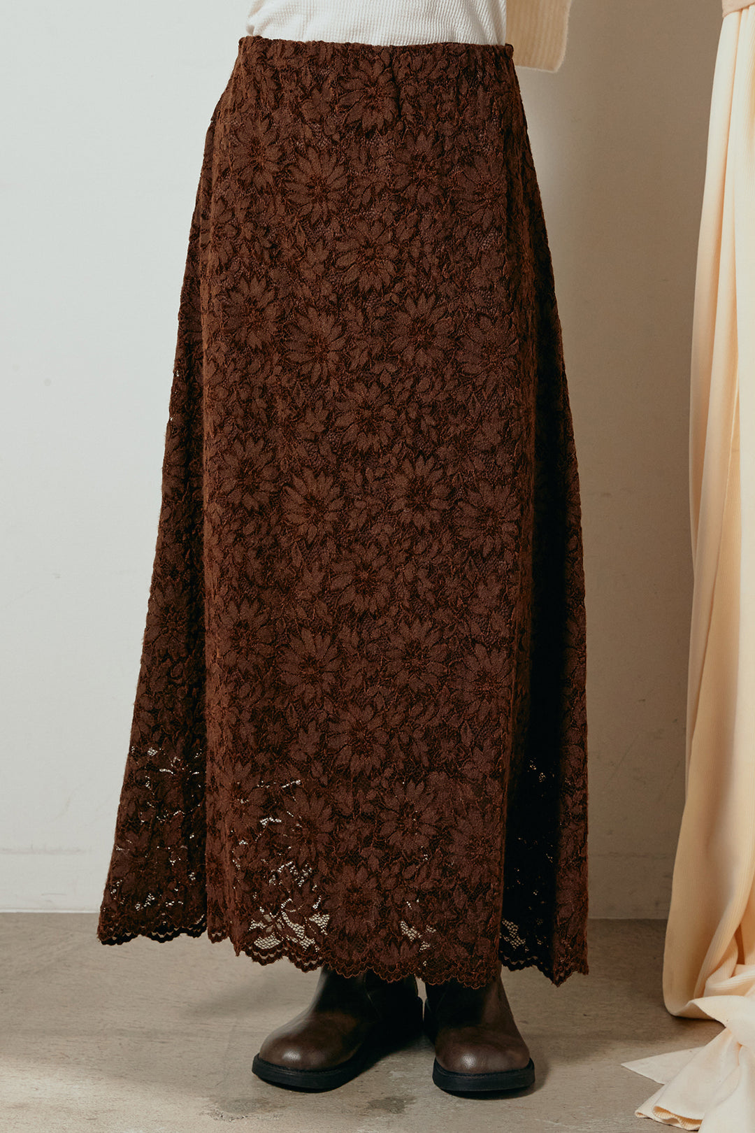 [SET]モノトーン柄ニットトップス+花柄刺繍ベロアフレアスカート(2set)