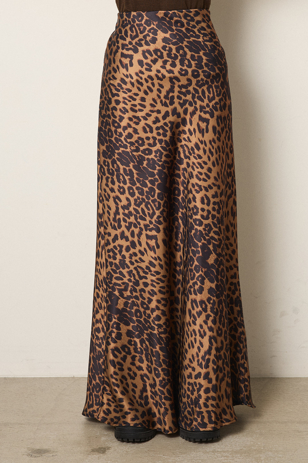 [SET]モノトーンプリントスウェット+レオパード柄サテンスカート(2set)